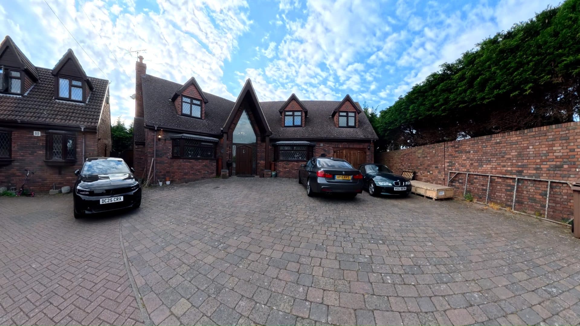 The Firs, Round Green, Stopsley, Luton, LU2 – 4 Bed Detached Home – Approx. 4,000 sq ft